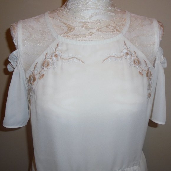 Blouse Floral Embroidery Cream Lace Trimmed Top - Picture 9 of 11